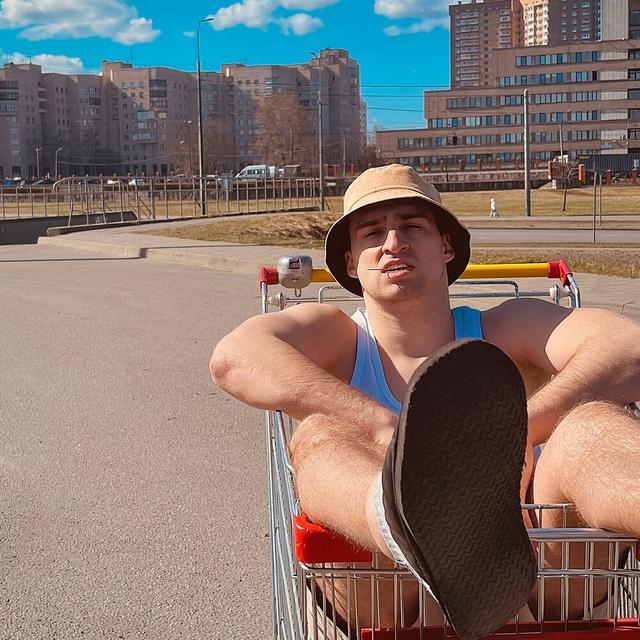 Всем мало